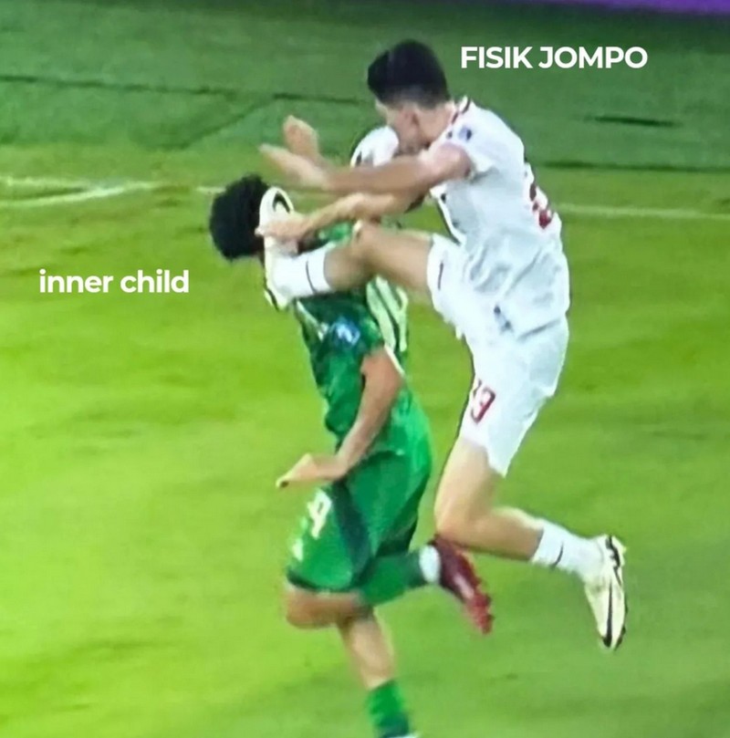 Dalam laga melawan Arab Saudi, bek Timnas Indonesia Justin Hubner diberi kartu merah karena menghalangi dan menjatuhkan pemain lawan saat melakukan tendangan bebas cepat. Momen ini ramai jadi meme.