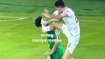 Banyak suporter yang sedih Hubner meninggalkan lapangan setelah dikenai kartu merah. Foto: Screenshot media sosial