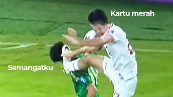 Pertandingan Indonesia vs Arab Saudi berlangsung cukup panas. Wasit Uzbekistan Rustam Rutfullin yang memimpin permainan harus mengeluarkan sembilan kartu untuk kedua kesebelasan. Foto: Screenshot media sosial