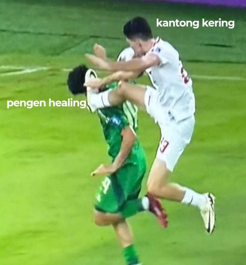 Dalam laga melawan Arab Saudi, bek Timnas Indonesia Justin Hubner diberi kartu merah karena menghalangi dan menjatuhkan pemain lawan saat melakukan tendangan bebas cepat. Momen ini ramai jadi meme.