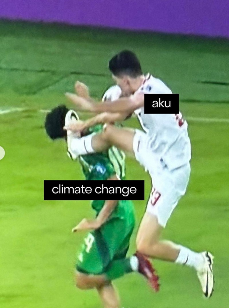 Dalam laga melawan Arab Saudi, bek Timnas Indonesia Justin Hubner diberi kartu merah karena menghalangi dan menjatuhkan pemain lawan saat melakukan tendangan bebas cepat. Momen ini ramai jadi meme.