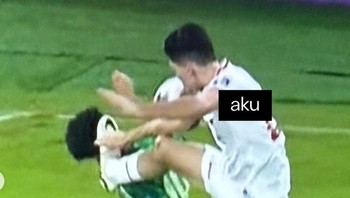 Laga yang diwarnai hujan kartu dan pengusiran bek Indonesia Justin Hubner ini pada akhirnya dimenangkan oleh Timnas Indonesia yang memetik kemenangan dengan mengalahkan Arab Saudi 2-0. Foto: Screenshot media sosial