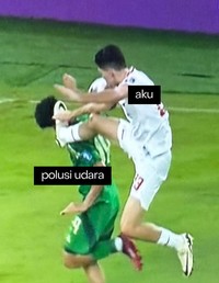 Dalam laga melawan Arab Saudi, bek Timnas Indonesia Justin Hubner diberi kartu merah karena menghalangi dan menjatuhkan pemain lawan saat melakukan tendangan bebas cepat. Momen ini ramai jadi meme.