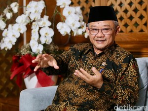 Janji Tingkatkan Kompetensi Guru, Mendikdasmen: 295 Ribu Guru Indonesia Belum Sarjana