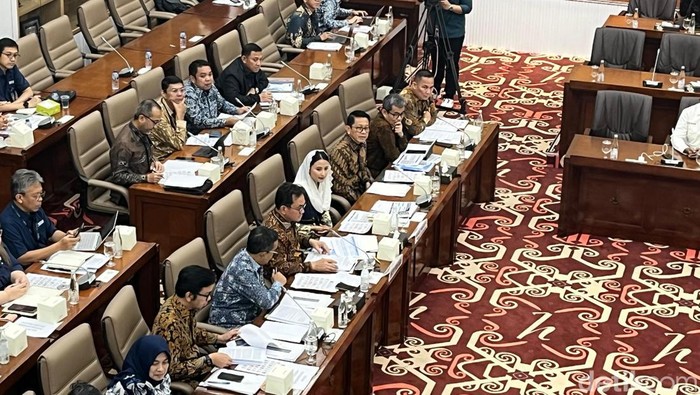 Menteri Perdagangan (Mendag) Budi Santoso di DPR