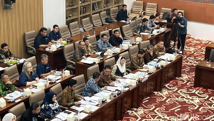 Menteri Perdagangan (Mendag) Budi Santoso di DPR