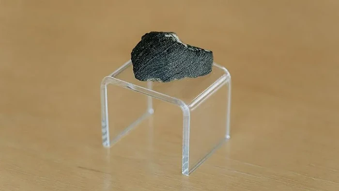 Sebuah meteorit yang ditemukan di laci universitas pada 1931, menyimpan bukti air cair di Mars 742 juta tahun lalu.