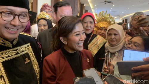 Menkomdigi Meutya Hafid saat ditemui usai acara World Public Relations Forum 2024 di Nusa Dua, Rabu (20/11/2024). (Rizki Setyo/detikBali)