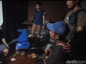 Momen Duo Bang Jago Pengeroyok Sopir Taksi Online di Tol Dibekuk Polisi