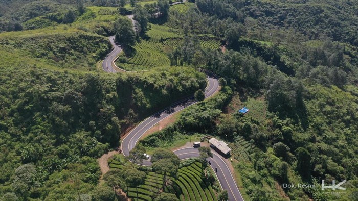 Mulus! Proyek Jalan Soreang-Cidaun Beres Bulan Depan PT Hutama Karya segera merampungkan proyek Pelebaran dan Perbaikan Geometrik Jalan Soreang - Rancabali - Cidaun di Kabupaten Bandung dan Cianjur. Ini potret terbarunya.