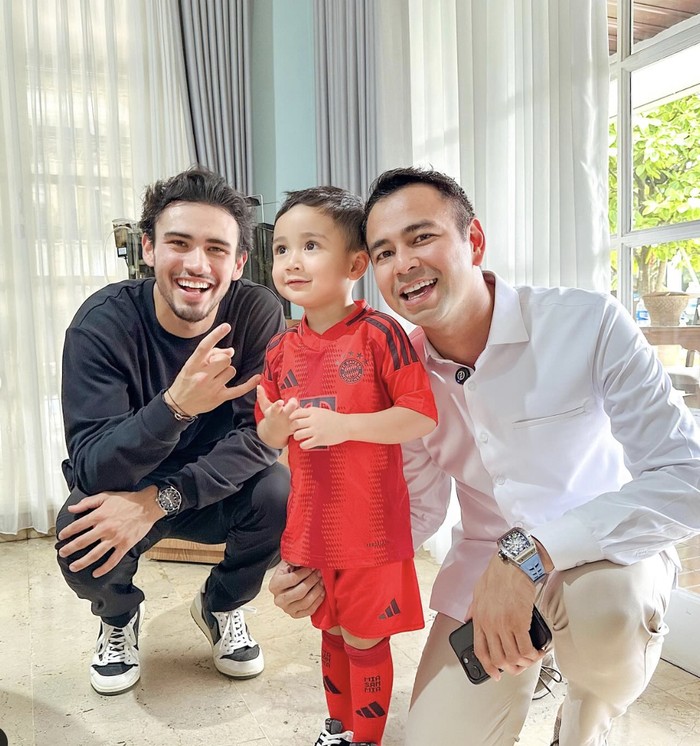 Nathan Tjoe-A-On Disuguhi Nasi Liwet Saat ke Rumah Raffi Ahmad