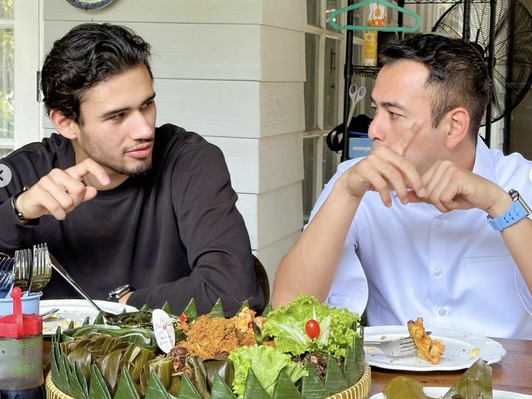 Nathan Tjoe-A-On Disuguhi Nasi Liwet di Rumah Raffi Ahmad