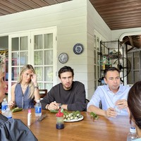 Selain menonton pertandingan pacar, Fefe mencuri atensi ketika tampil bersama Nathan dan keluarga di video Rans Entertainment saat main ke rumah pasangan artis tersebut. Foto: Instagram raffinagita1717/nathantjoeaon