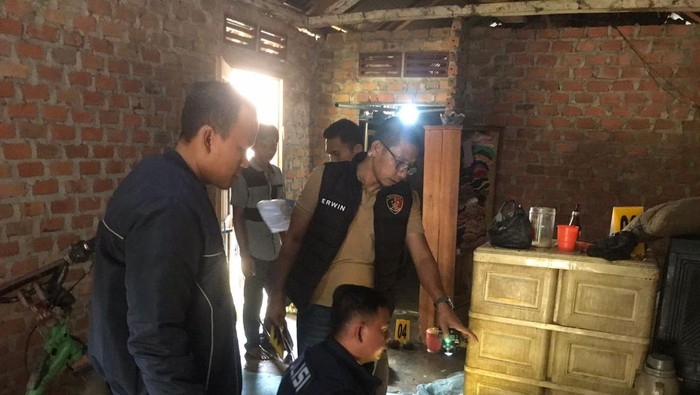 Olah TKP Sumari bunuh anak sendiri di Musi Rawas.