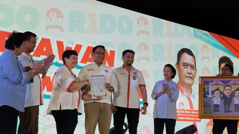 Organisasi relawan Pandawa 5 mendeklarasikan dukungan kepada pasangan Ridwan Kamil-Suswono (RIDO) di Balai Kartini, Jakarta Selatan, Rabu (20/11/2024). Ridwan Kamil (RK) mengaku sudah berkomunikasi dengan Luhut Binsar Pandjaitan selaku Dewan Pembina organisasi Pandawa 5.