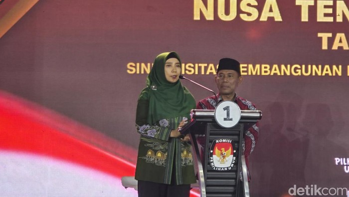 Paslon nomor urut 1 Sitti Rohmi Djalillah-Musyafirin saat tampil di debat ketiga Pilgub NTB pada Rabu (20/11/2024) malam.