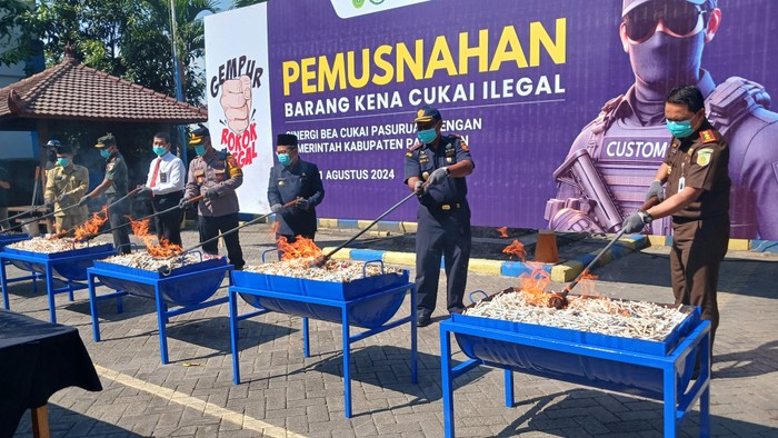 pemusnahkan barang kena cukai ilegal senilai Rp Rp 10.740.350.840..
