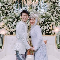Video pengantin pria mirip Lee Do Hyun itu kini sudah ditonton lebih dari 6,5 juta pengguna akun TikTok dan mendapat lebih dari 836 ribu likes. Dari lebih dari 14 ribu komentar, mayoritas penonton menyorot kemiripan Chan dengan Lee Do Hyun, berharap bisa memiliki suami orang Korea. Foto: Dok. pribadi @taf_story.
