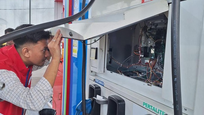 Pertamina dan Disperindag Bengkulu melakukan uji tera BBM di sejumlah SPBU di wilayah Bengkulu.