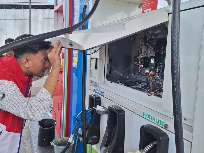 Pertamina dan Disperindag Bengkulu melakukan uji tera BBM di sejumlah SPBU di wilayah Bengkulu.