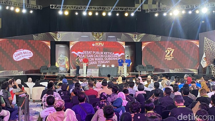 Suasana debat ketiga Pilgub Jateng 2024 di Muladi Dome Undip, Semarang, Rabu (20/11/2024).