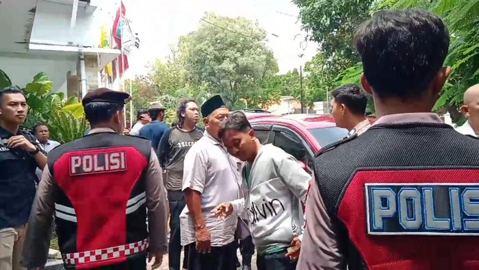 polisi tangkap pelaku pencurian kayu di Sampang