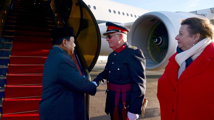 Prabowo telah tiba di London, Inggris.