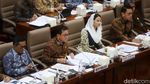 Momen Mendag Dicecar soal Banjir Barang Impor Ilegal di Komisi VI DPR