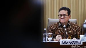 Momen Mendag Dicecar soal Banjir Barang Impor Ilegal di Komisi VI DPR