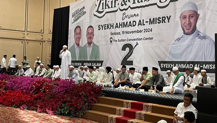 Ribuan jemaah menghadiri tabligh akbar dan zikir bersama doakan RD-PS menang.