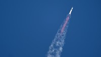 SpaceX Starship rocket takes off during its sixth test flight, in Brownsville, Texas, U.S., November 19, 2024 . Brandon Bell/Pool via REUTERS