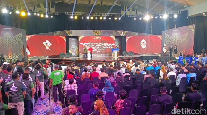 Suasana di lokasi debat ketiga atau debat pamungkas Pemilihan Gubernur (Pilgub) Jawa Tengah (Jateng) di Muladi Dome Undip Semarang, Rabu (20/11/2024).