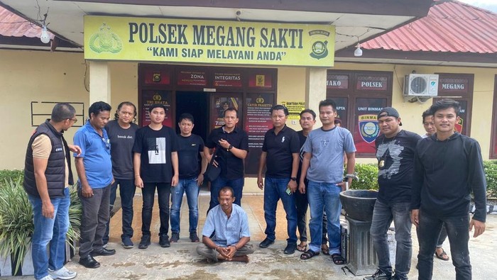 Sumari (41), pelaku yang membunuh anak kandungnya sendiri di Musi Rawas diamankan polisi