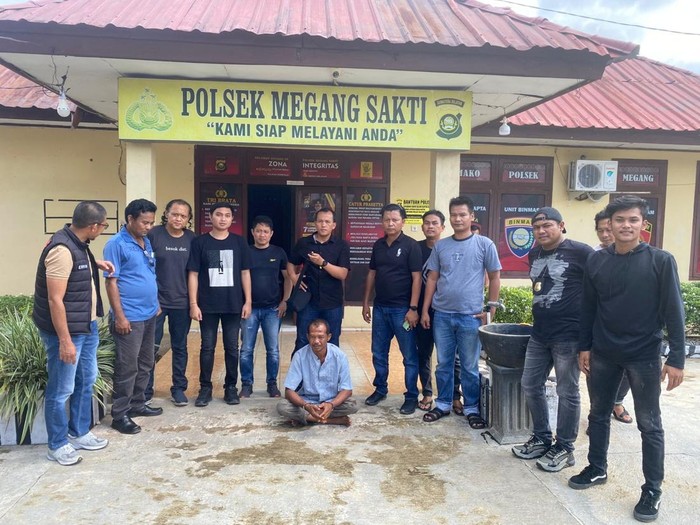Sumari (41), pelaku yang membunuh anak kandungnya sendiri di Musi Rawas diamankan polisi