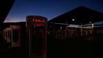 Melihat Supercharger Tesla di California