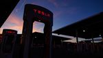 Melihat Supercharger Tesla di California