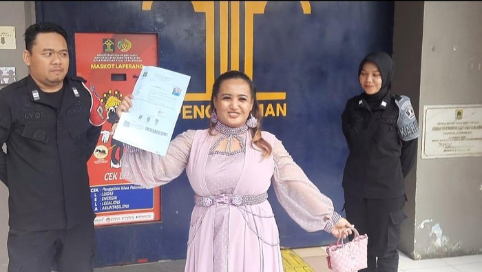 TikToker Lina Mukherjee terpidana kasus penistaan agama bebas dari lapas.