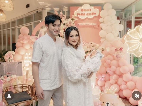8 Foto Aqiqah Kimova Anak Kevin Aprilio, Paras Cucu Memes-Addie MS Disorot