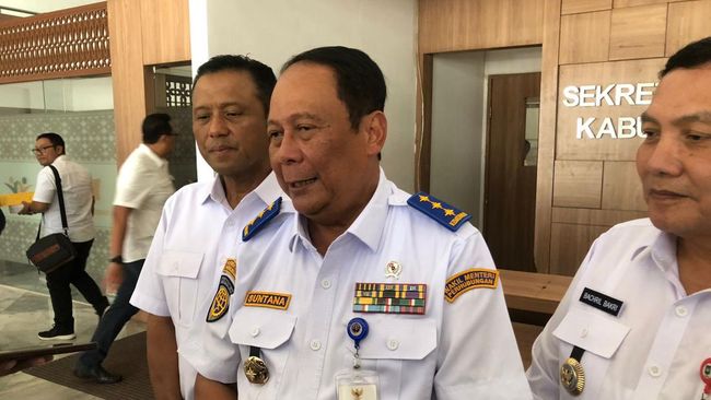 Wamenhub Suntana bertemu Pemkab Bogor untuk membahas solusi kemacetan Puncak. Sejumlah ide tercetus dari pembuatan tol hingga jalur kereta. (Rizky AM/detikcom)