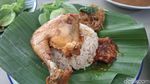 Ngeunah! Nasi Liwet Ayam Goreng dan Ikan Peda buatan Tata Janeta