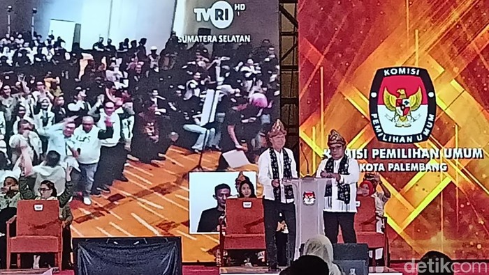 Yudha Pratomo-Baharudin di Debat Ketiga Pilwako Palembang 2024.