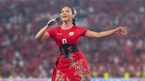 Aksi Yura Yunita membawakan tiga lagu pada momen tersebut. Foto: Instagram Yura Yunita