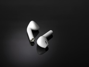 Viral Template Earpods Berdarah, Benarkah Telinga Bisa Luka gegara Lagu Favorit?