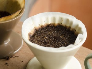 Ampas Kopi Ternyata Bisa Hilangkan Bau di Kulkas, Begini Caranya