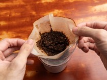 7 Manfaat Ampas Kopi yang Tidak Disangka-sangka, Penghilang Bau-Kotoran