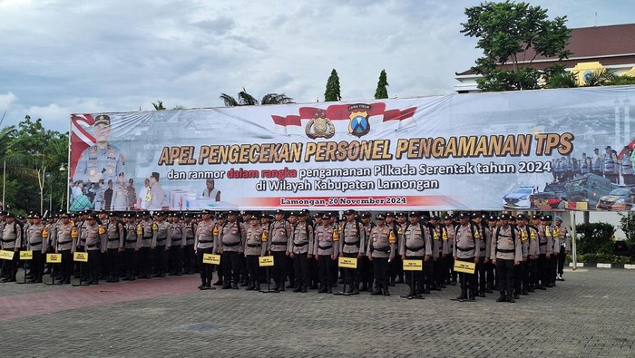 Apel Pengecekan Personel Pengamanan TPS di alun-alun Lamongan