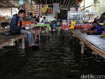 Banjir Rob Rendam Pantai Marunda Jakarta