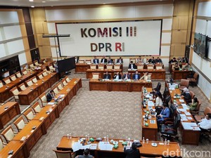 Cadewas KPK Heru Tak Setuju Tersangka Korupsi Dipamerkan: Membunuh Karakter