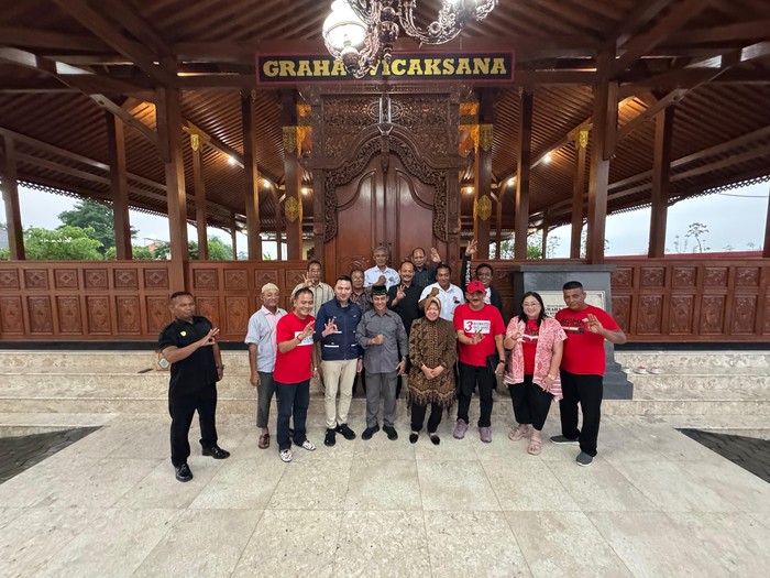 Calon Gubernur (Cagub) Jawa Timur nomor urut 1 Tri Rismaharini