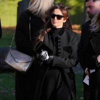 Cheryl memberikan penghormatan terakhir kepada mantan pacarnya, Liam Payne, di pemakamannya pada Rabu (20/11/2024). Upacara pemakaman Liam digelar di St Mary’s Church Amersham, London, Inggris. Foto: Jonathan Brady/PA Images via Getty Images